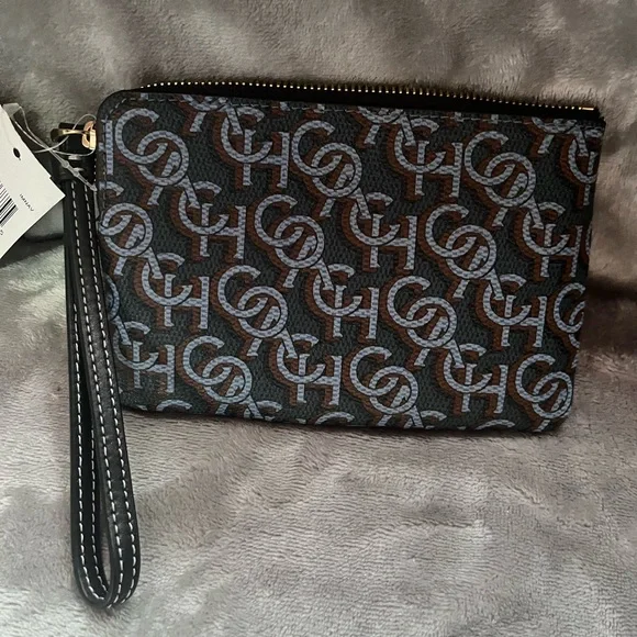 Coach NWT wristlet - Picture 4 of 4